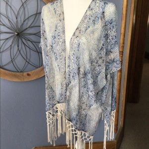 Kimono with tasseled hem